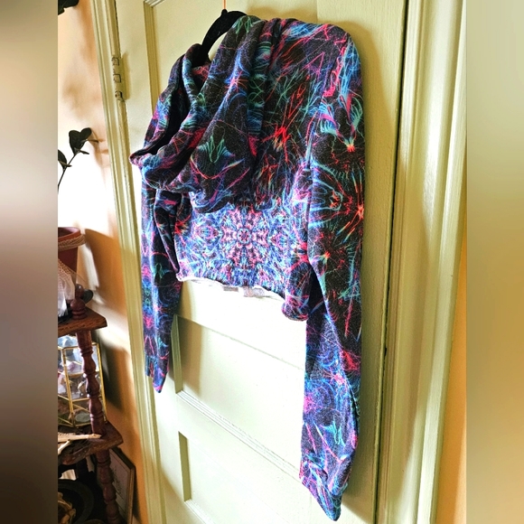 BNWOT psychedelic cropped colorful hippie raver hoodie - Picture 9 of 11